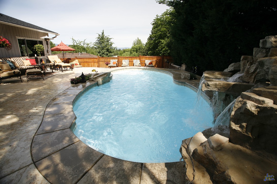 The Atlantic is one of our classic fiberglass pool designs! It's length of 33' 1" and total volume of 10,400 puts this pool into our Medium Pool Size category.