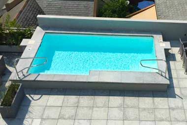 The Scottsdale fiberglass pool is a modern, rectangular pool shape with a flat bottom layout. This modern layout can fit in most backyards with a total water volume of only 5,200 gallons! 
